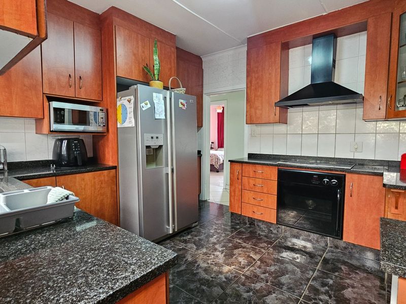 Spacious Family Home on Expansive Grounds with Scenic Views in Marburg - Photo 10