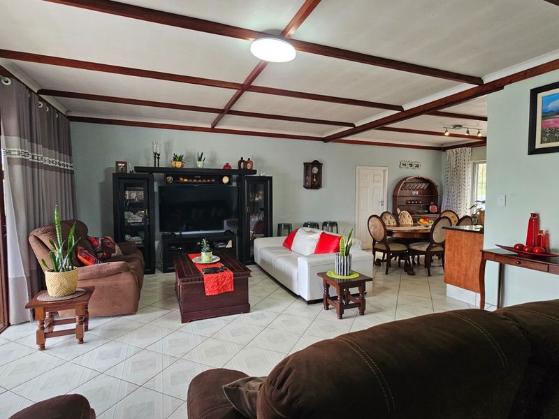 Spacious Family Home on Expansive Grounds with Scenic Views in Marburg - Photo 3