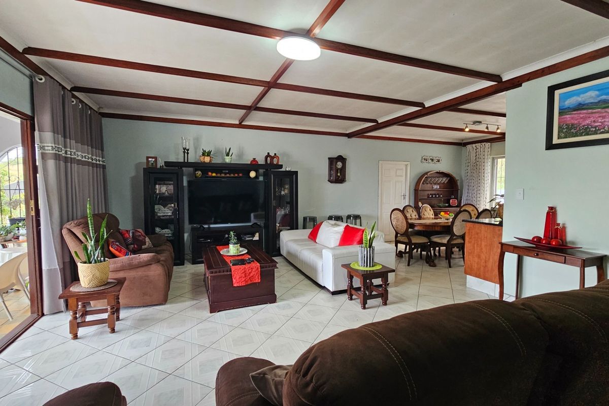 Spacious Family Home on Expansive Grounds with Scenic Views in Marburg - Photo 3