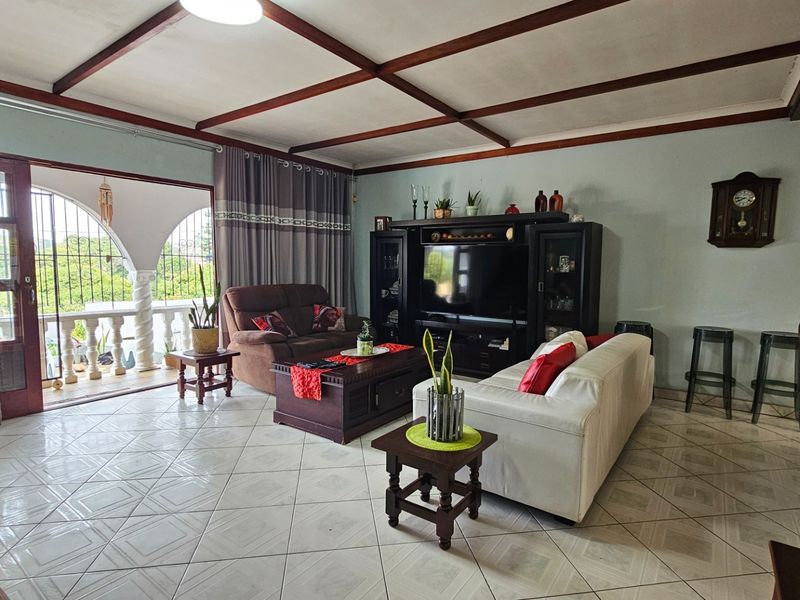 Spacious Family Home on Expansive Grounds with Scenic Views in Marburg - Photo 4