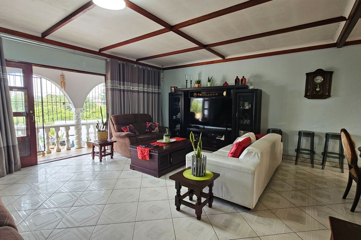 Spacious Family Home on Expansive Grounds with Scenic Views in Marburg - Photo 4