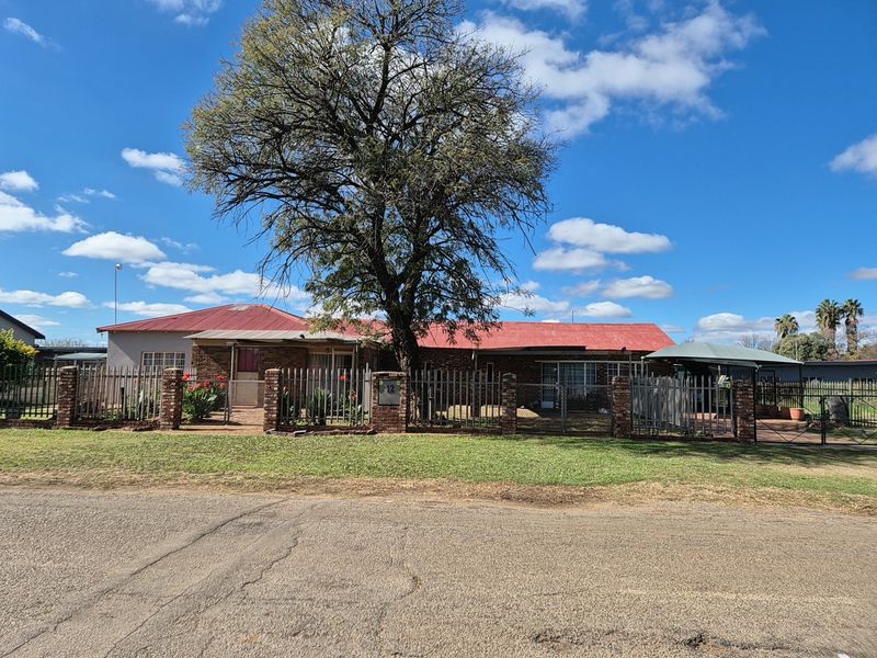 House For Sale in Potchefstroom Central, Potchefstroom, North West - Photo 1