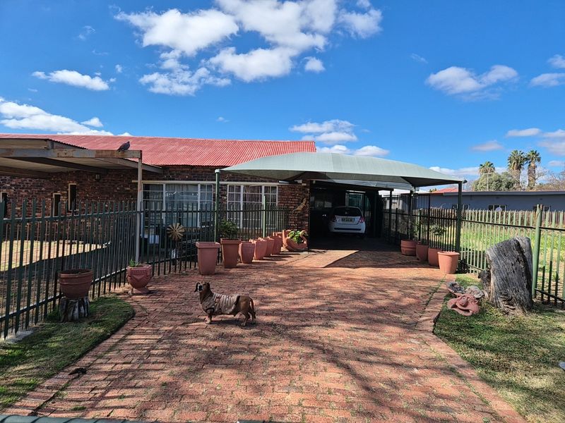 House For Sale in Potchefstroom Central, Potchefstroom, North West - Photo 5