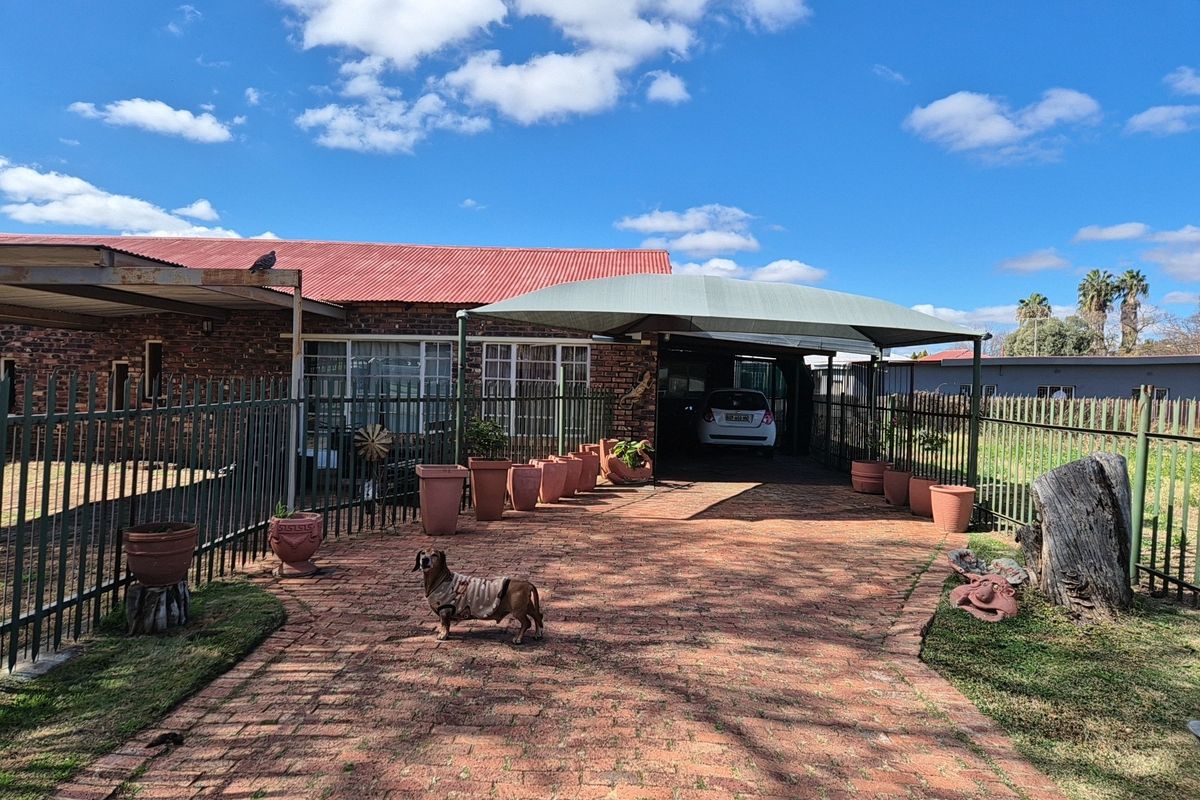 House For Sale in Potchefstroom Central, Potchefstroom, North West - Photo 5