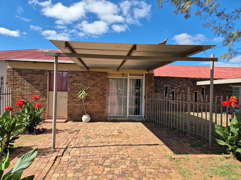 House For Sale in Potchefstroom Central, Potchefstroom, North West - Photo 3