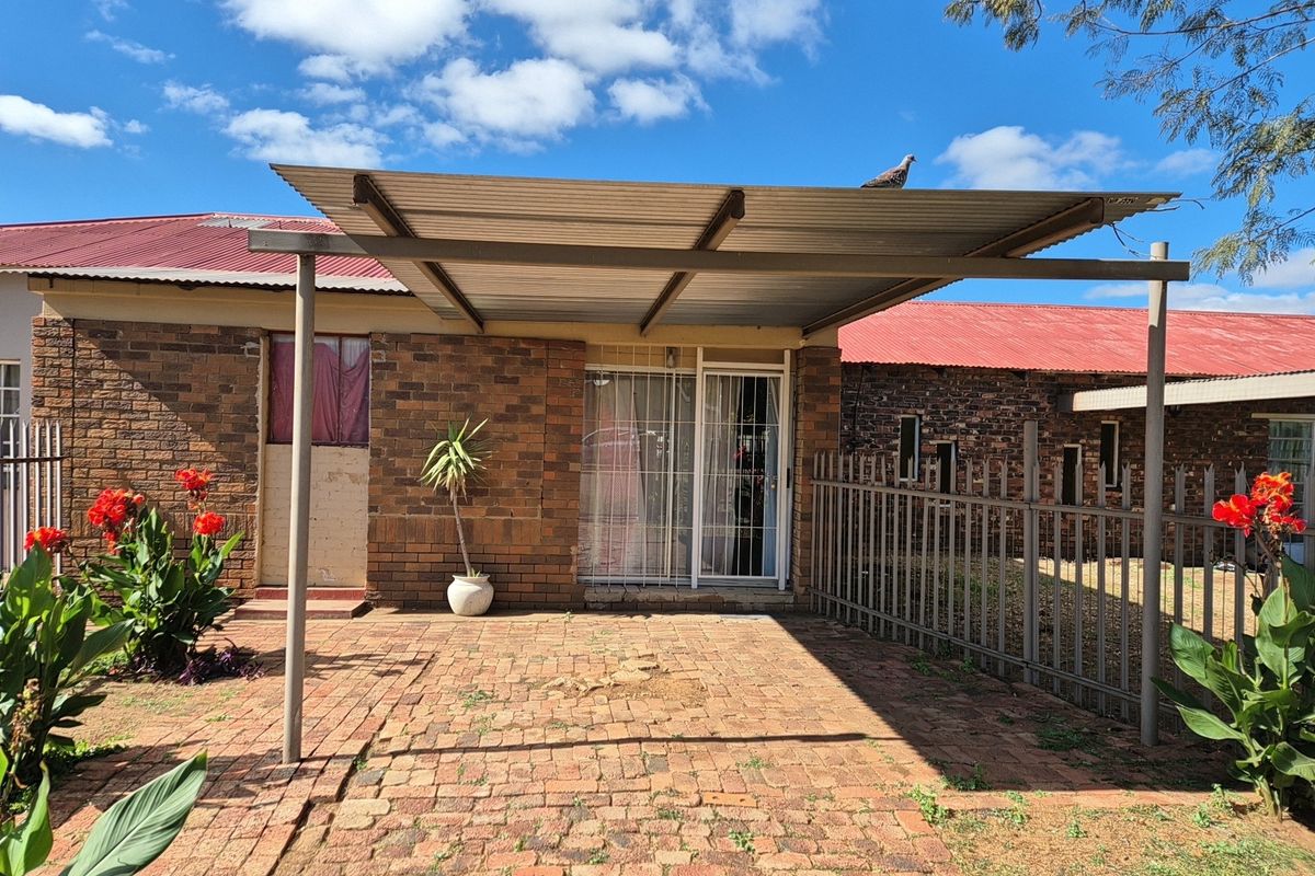House For Sale in Potchefstroom Central, Potchefstroom, North West - Photo 3