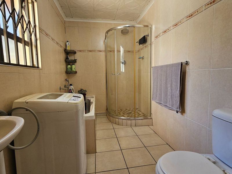 Neat Three Bedroom Family Home with Building Plans on a Spacious 1,485m2 Stand - Photo 10