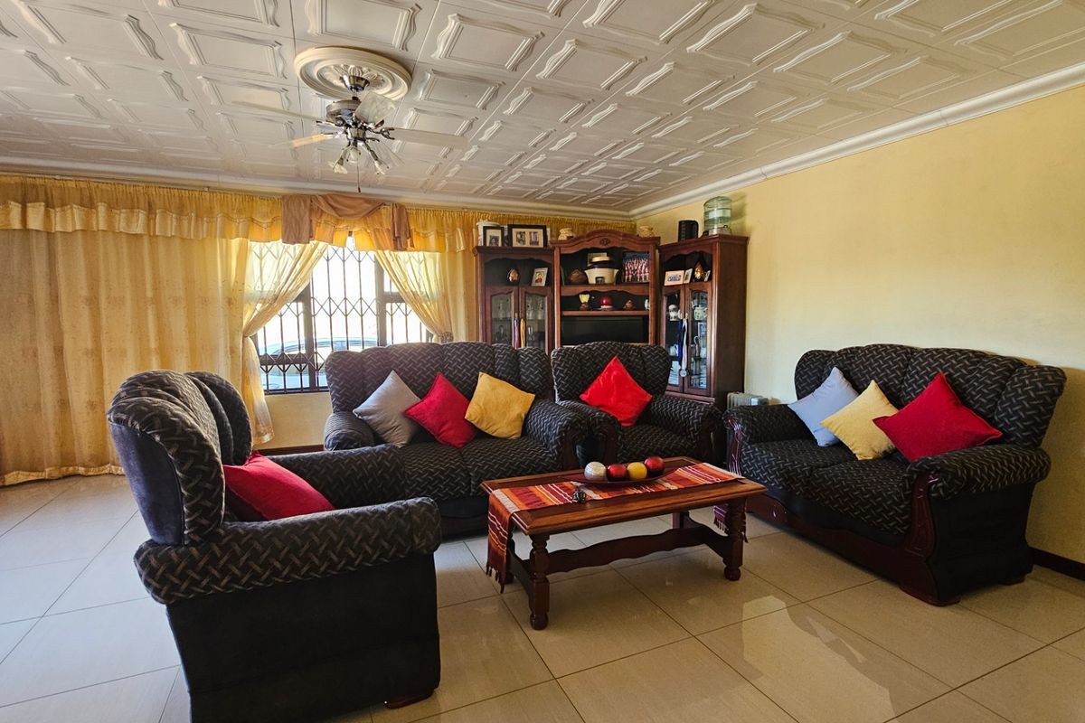 Neat Three Bedroom Family Home with Building Plans on a Spacious 1,485m2 Stand - Photo 5