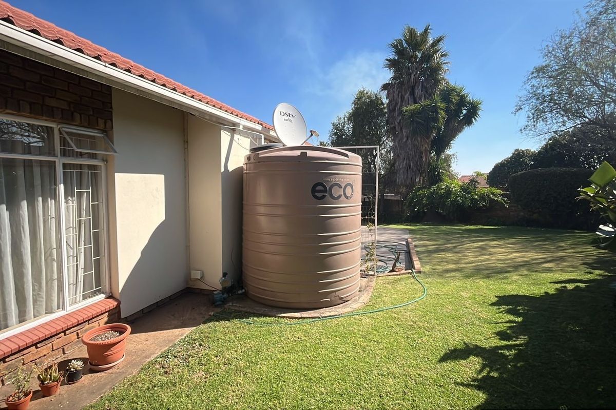 House For Sale in Rooihuiskraal, Centurion - Photo 3