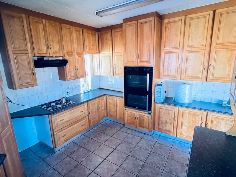 House For Sale in Rooihuiskraal, Centurion - Photo 2