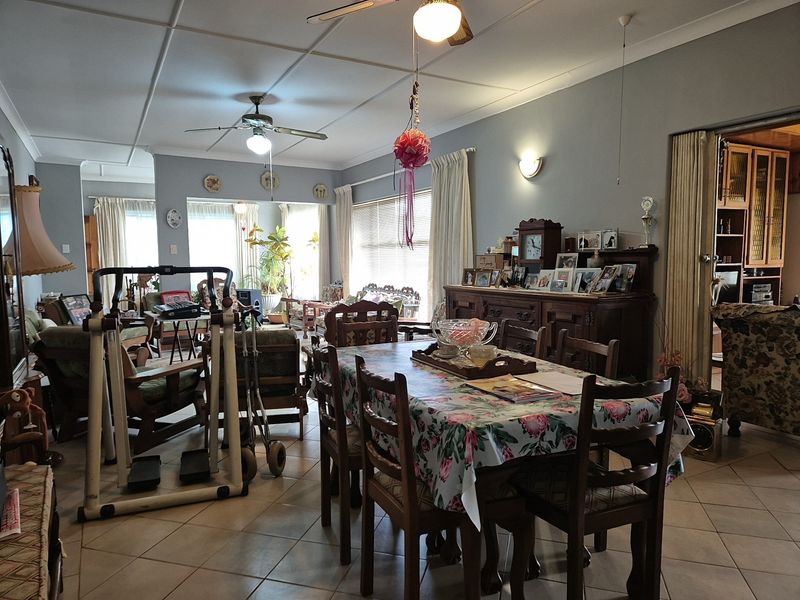 5 Bedroom House with 2 Bedroom Flat for Sale in Potchefstroom Central - Photo 8