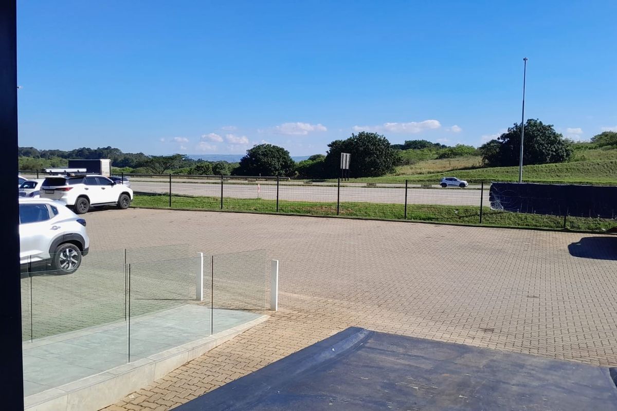 PRIME COMMERCIAL SPACE of 692m2 TO LET | HIGH VISIBILITY N2 EXPOSURE | BALLITO - Photo 4