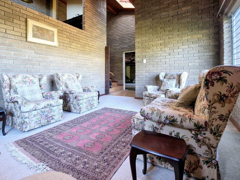 House For Sale in Loevenstein, Bellville - Photo 2