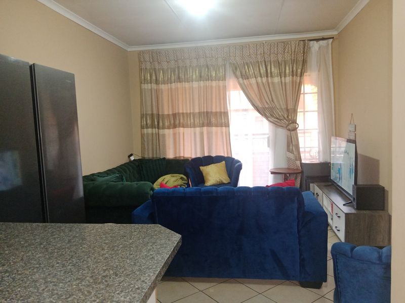 Apartment For Sale in Wonderpark Estate, Karenpark, Akasia. Secure living and Smart Investment - Photo 1