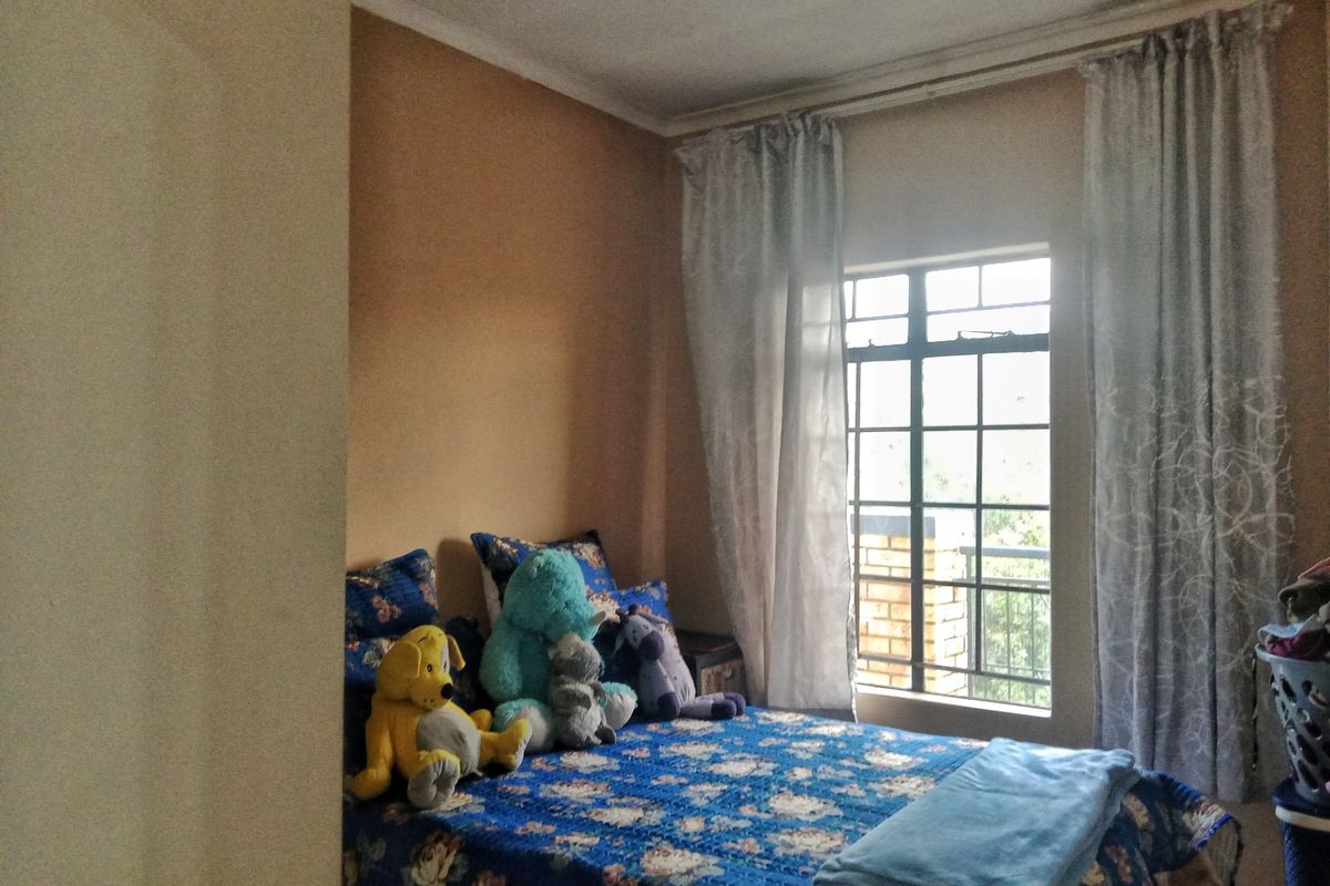Apartment For Sale in Wonderpark Estate, Karenpark, Akasia. Secure living and Smart Investment - Photo 2