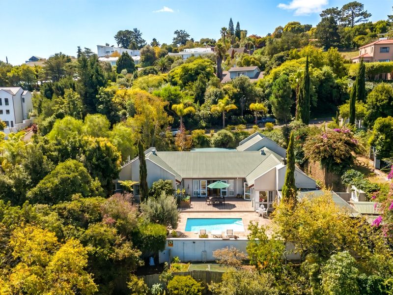 4 bed, 2.5 baths. An earthy brilliant family home set on the slopes of the Helderberg - Photo 1
