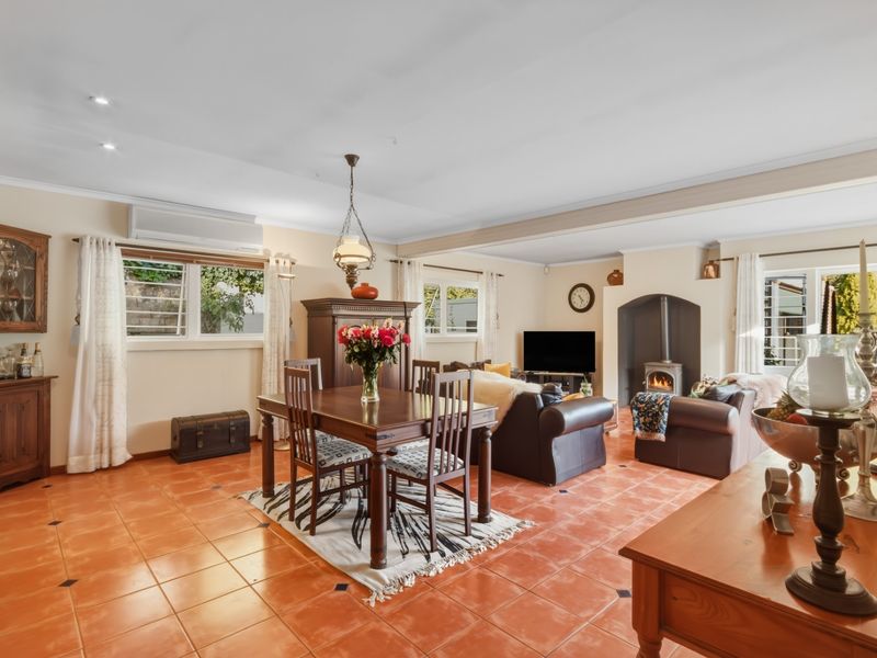 4 bed, 2.5 baths. An earthy brilliant family home set on the slopes of the Helderberg - Photo 5