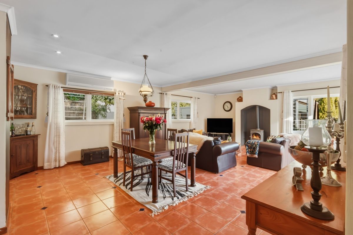 4 bed, 2.5 baths. An earthy brilliant family home set on the slopes of the Helderberg - Photo 5