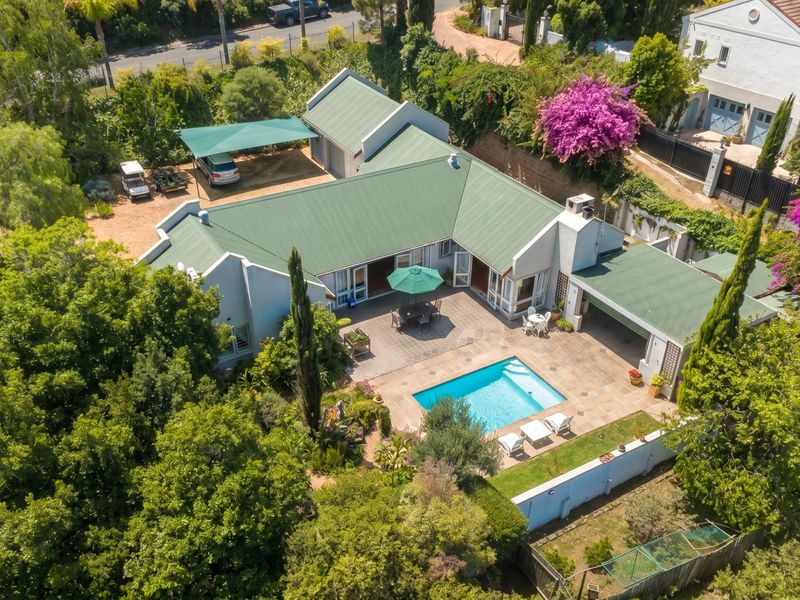 4 bed, 2.5 baths. An earthy brilliant family home set on the slopes of the Helderberg - Photo 2