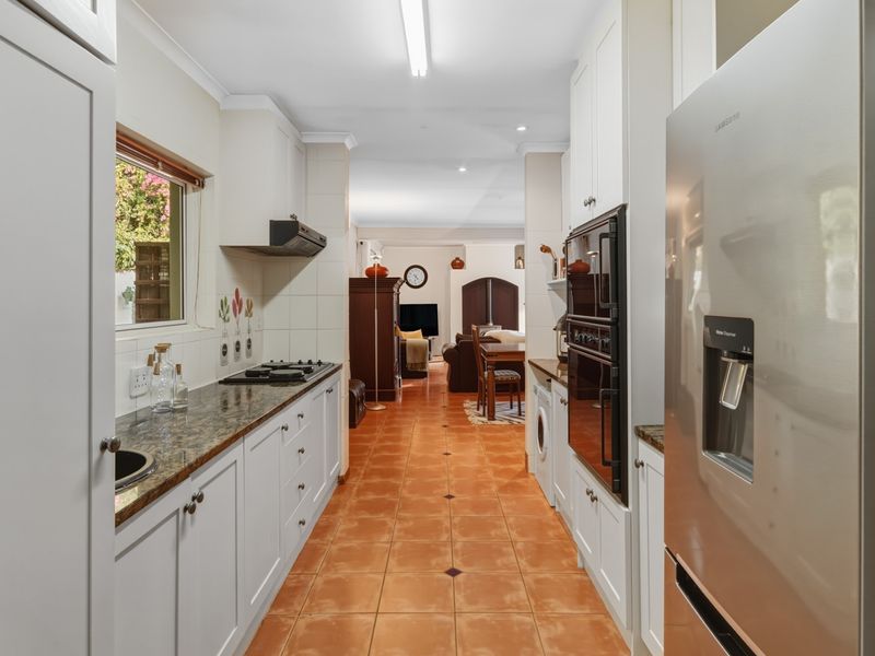 4 bed, 2.5 baths. An earthy brilliant family home set on the slopes of the Helderberg - Photo 8