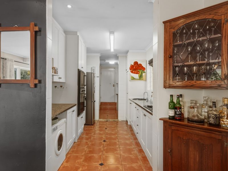 4 bed, 2.5 baths. An earthy brilliant family home set on the slopes of the Helderberg - Photo 6