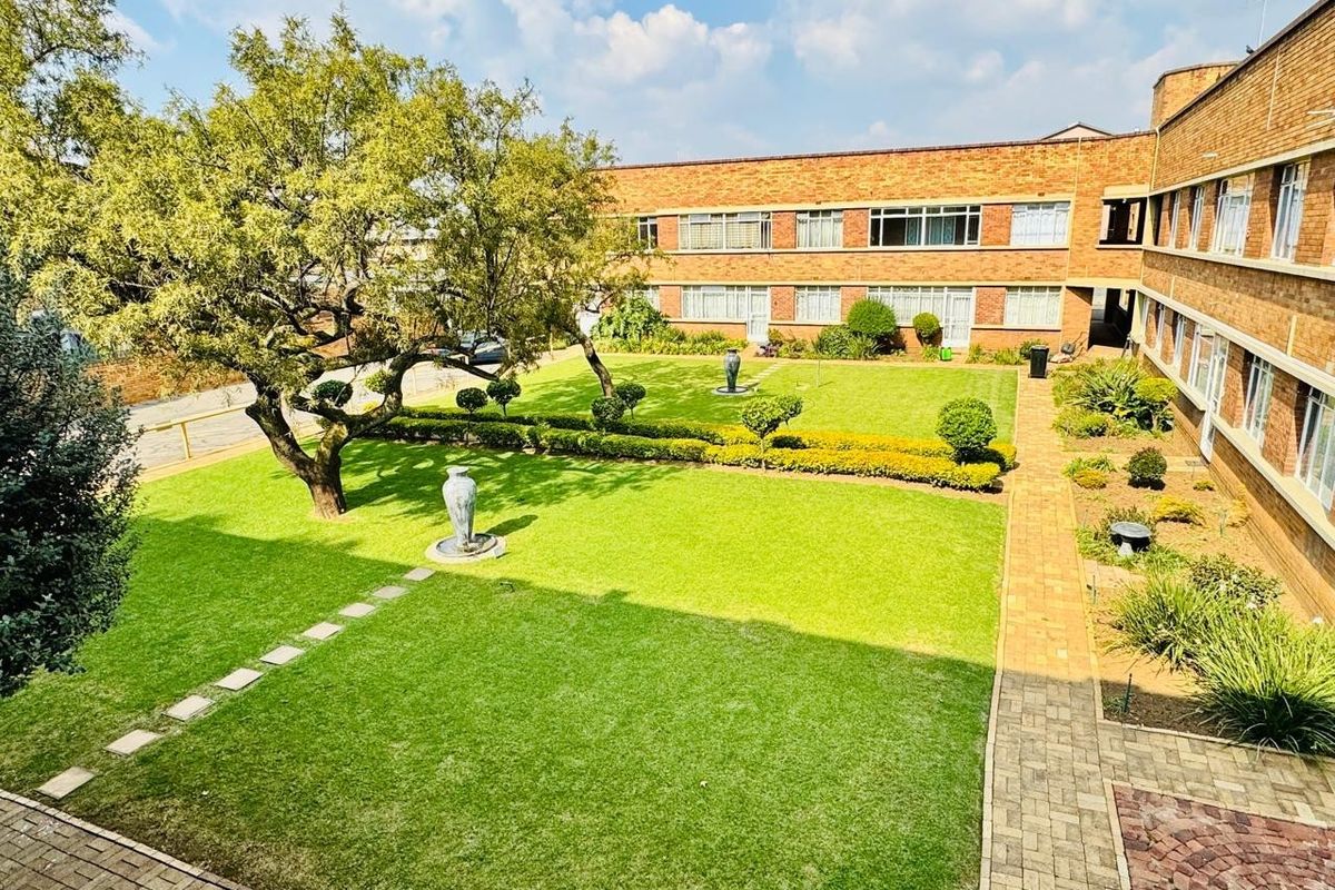 Urgent Apartment for Sale in Benoni Central, Benoni - Photo 2