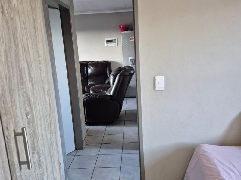 Modern 2-Bedroom Apartment For Sale in Heuweloord - Photo 9