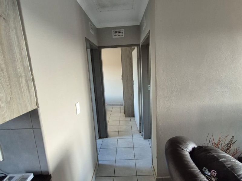 Modern 2-Bedroom Apartment For Sale in Heuweloord - Photo 8