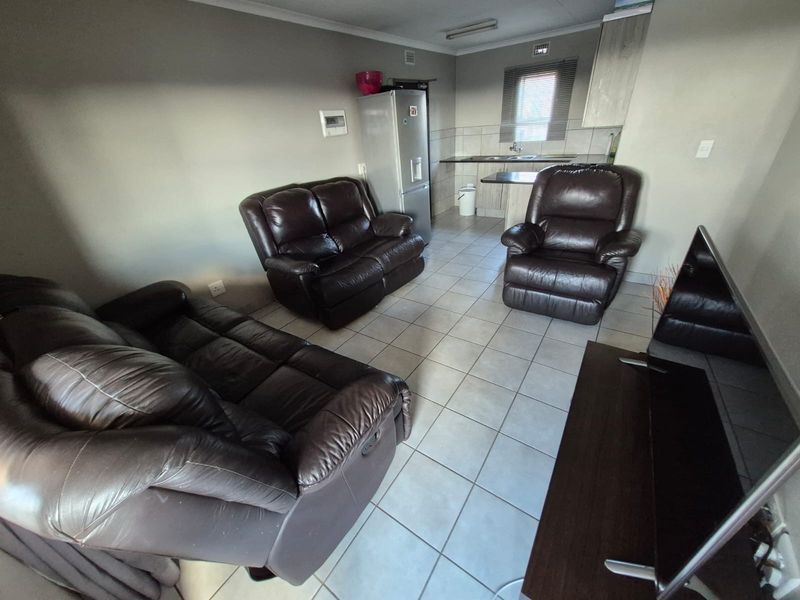 Modern 2-Bedroom Apartment For Sale in Heuweloord - Photo 7
