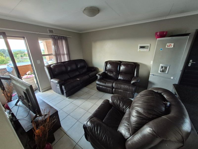 Modern 2-Bedroom Apartment For Sale in Heuweloord - Photo 6
