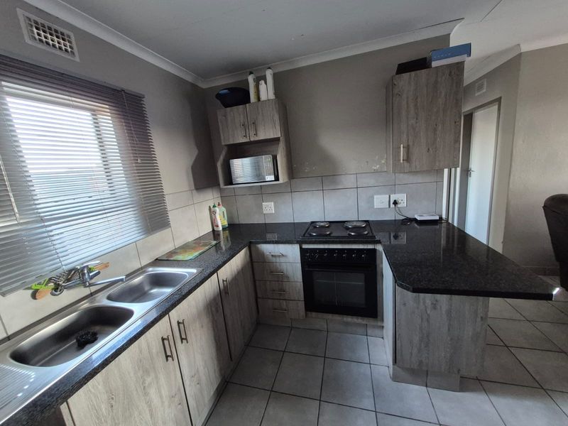 Modern 2-Bedroom Apartment For Sale in Heuweloord - Photo 5