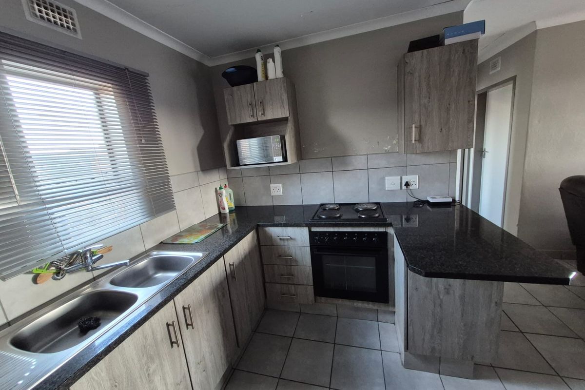 Modern 2-Bedroom Apartment For Sale in Heuweloord - Photo 5