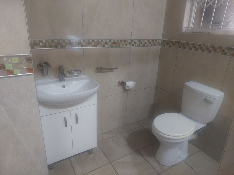 2 BEDROOM TOWNHOUSE FOR SALE - Photo 10