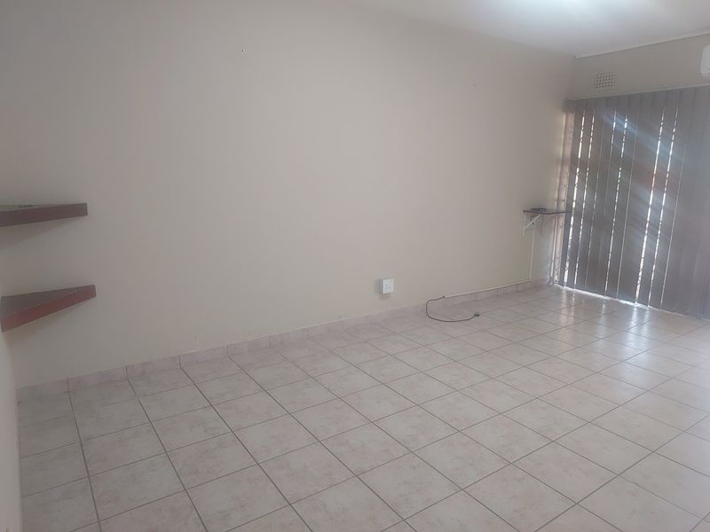 2 BEDROOM TOWNHOUSE FOR SALE - Photo 4