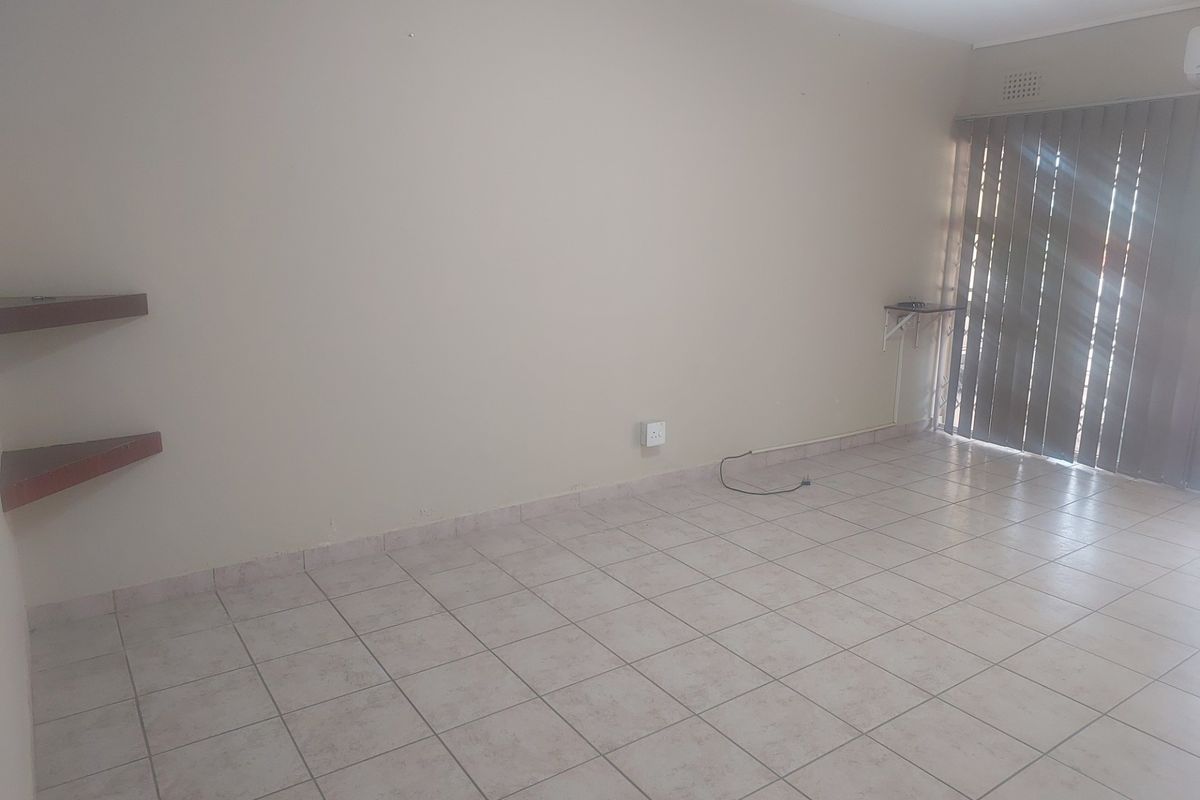 2 BEDROOM TOWNHOUSE FOR SALE - Photo 4