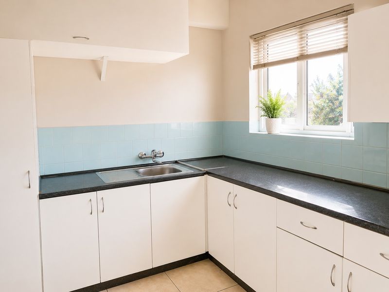 Spacious 2-Bedroom Apartment in Popular Casablanca - Ideal First Home or Investment - Photo 9