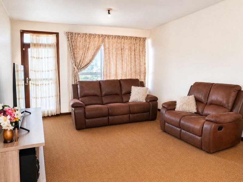 Spacious 2-Bedroom Apartment in Popular Casablanca - Ideal First Home or Investment - Photo 7