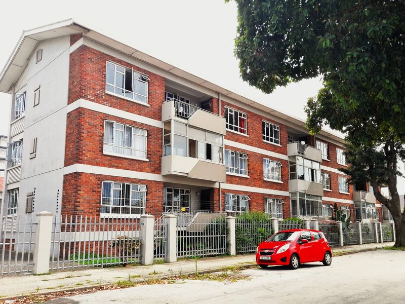 Spacious 2-Bedroom Apartment in Popular Casablanca - Ideal First Home or Investment - Photo 2