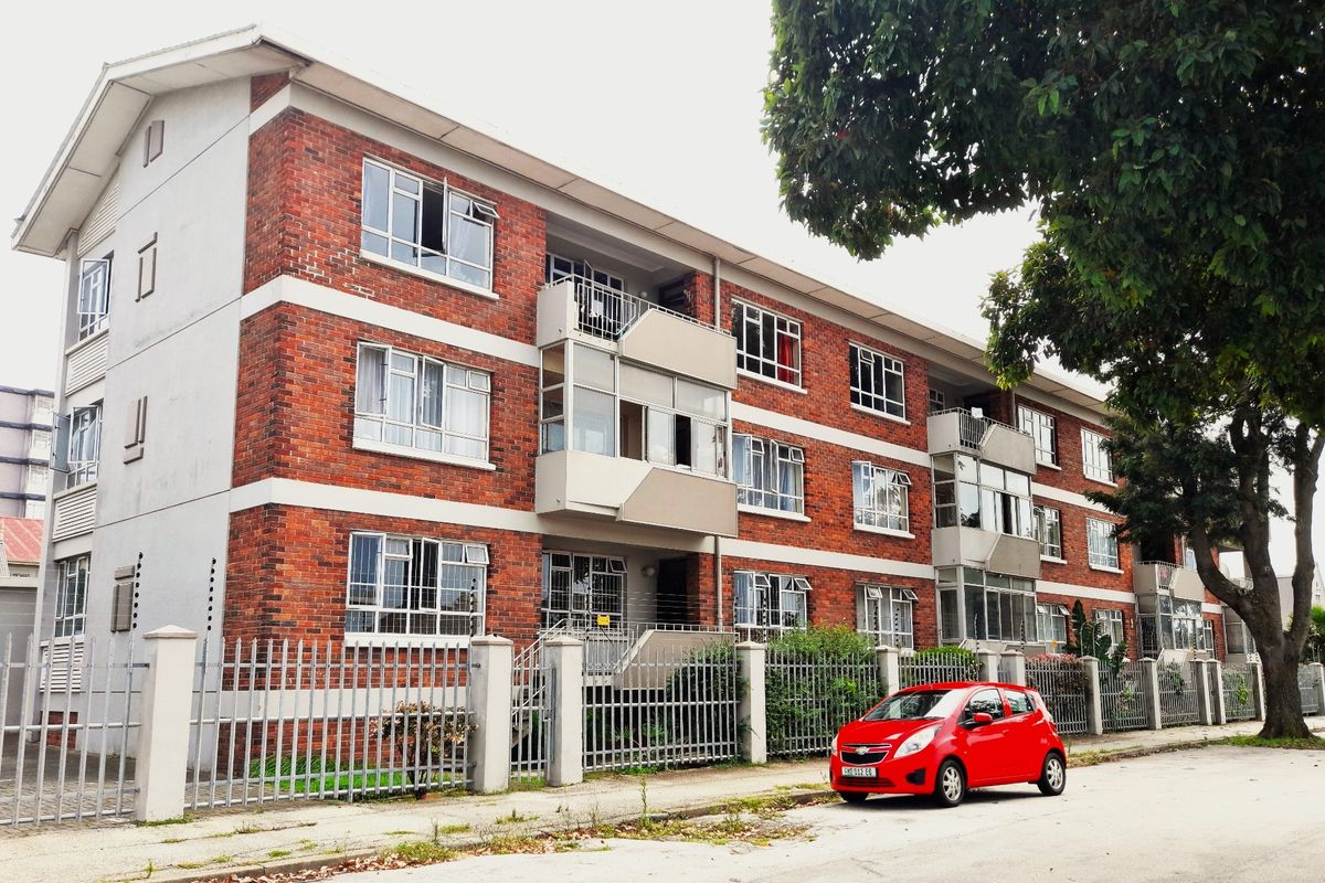 Spacious 2-Bedroom Apartment in Popular Casablanca - Ideal First Home or Investment - Photo 2
