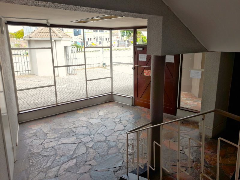 Spacious 2-Bedroom Apartment in Popular Casablanca - Ideal First Home or Investment - Photo 5