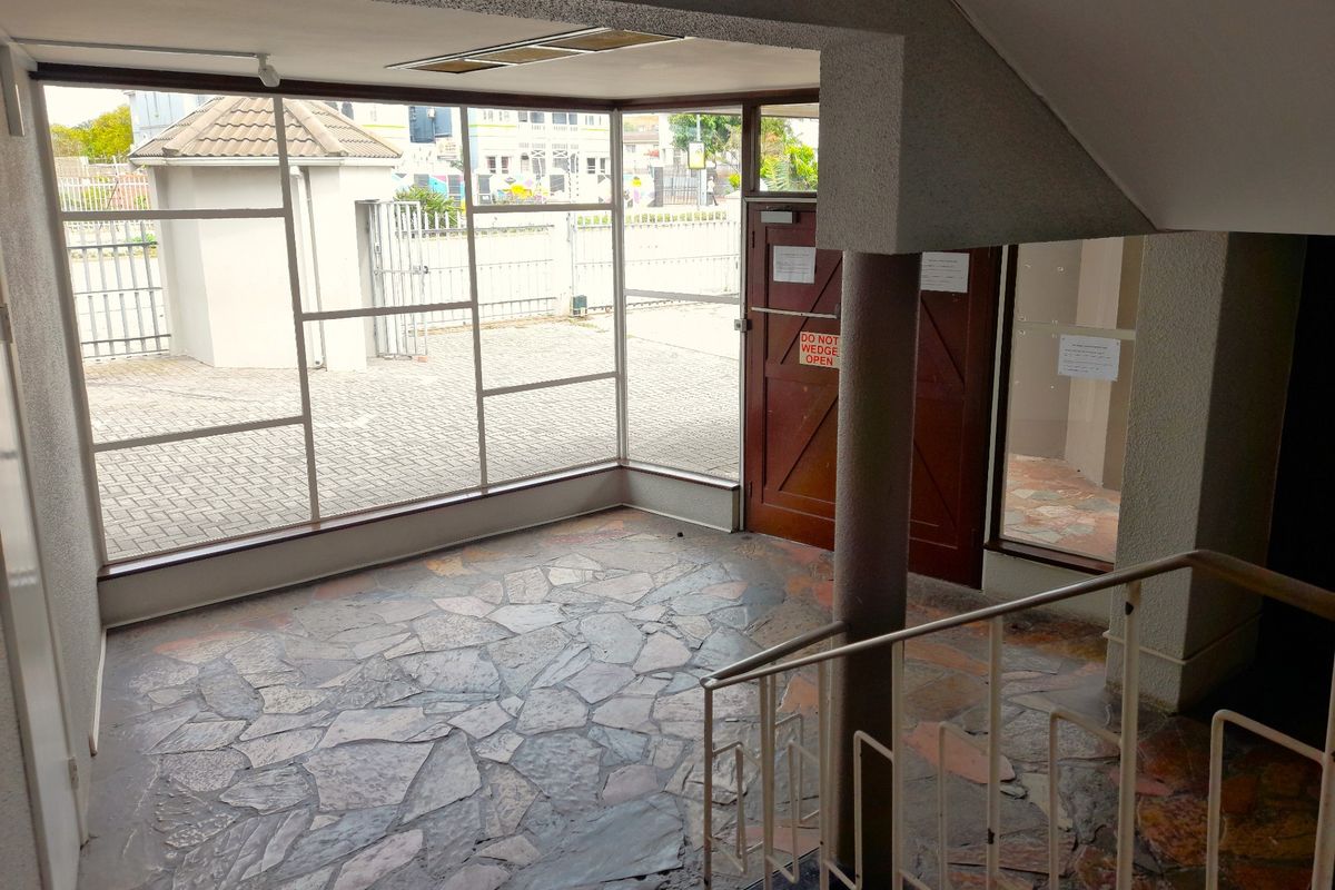 Spacious 2-Bedroom Apartment in Popular Casablanca - Ideal First Home or Investment - Photo 5