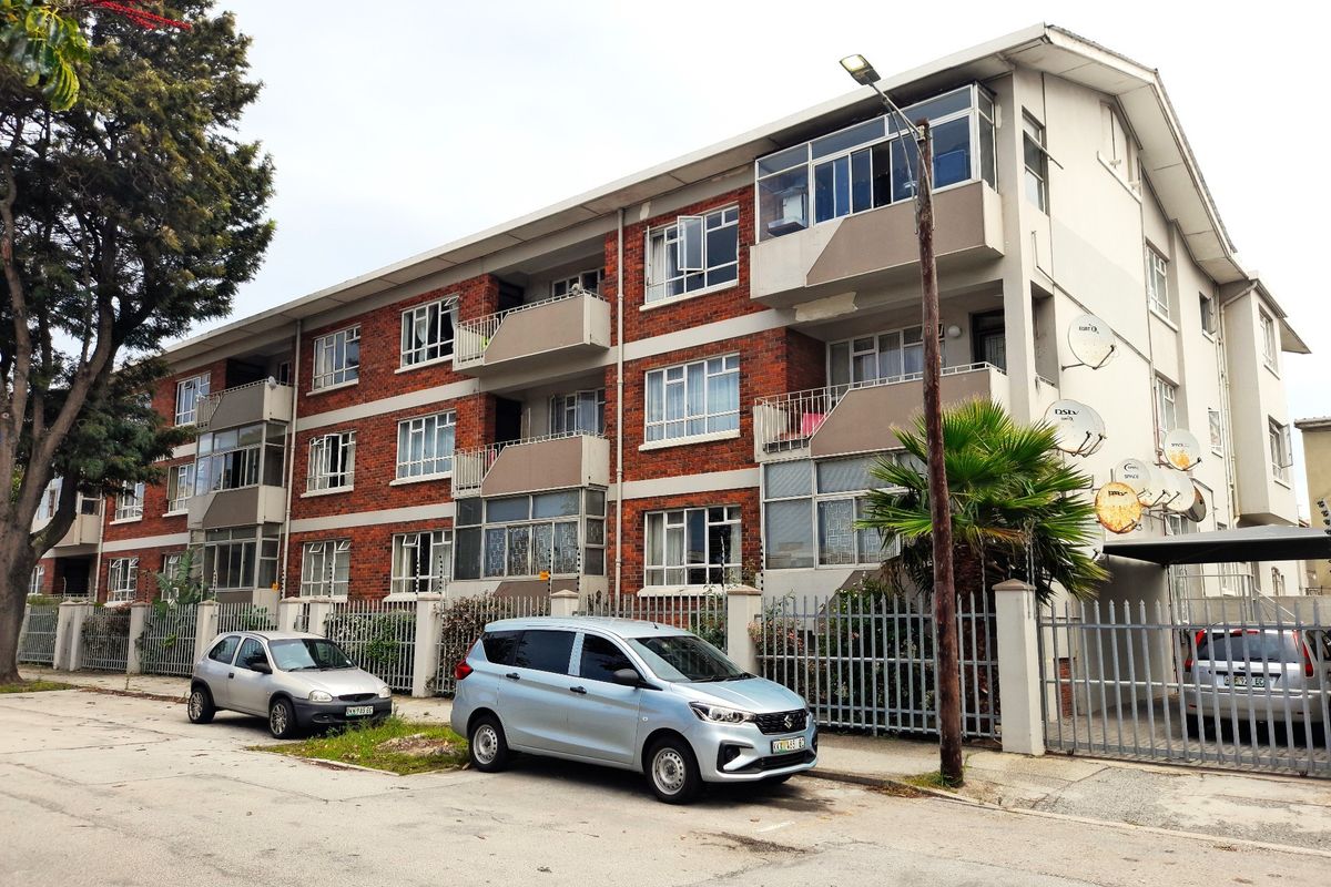 Spacious 2-Bedroom Apartment in Popular Casablanca - Ideal First Home or Investment - Photo 3