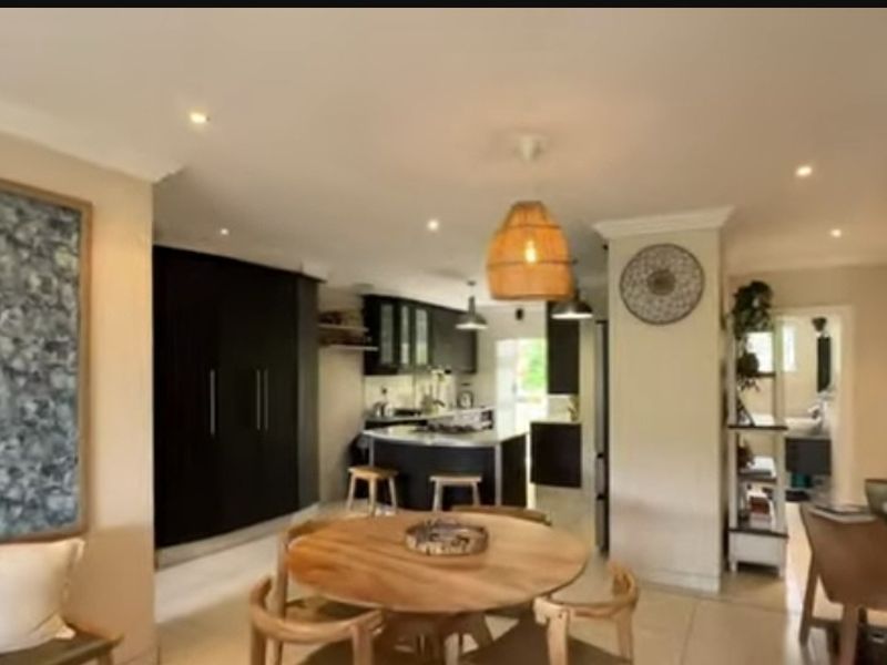 Townhouse For Sale in La Mercy, KwaZulu Natal - Photo 10