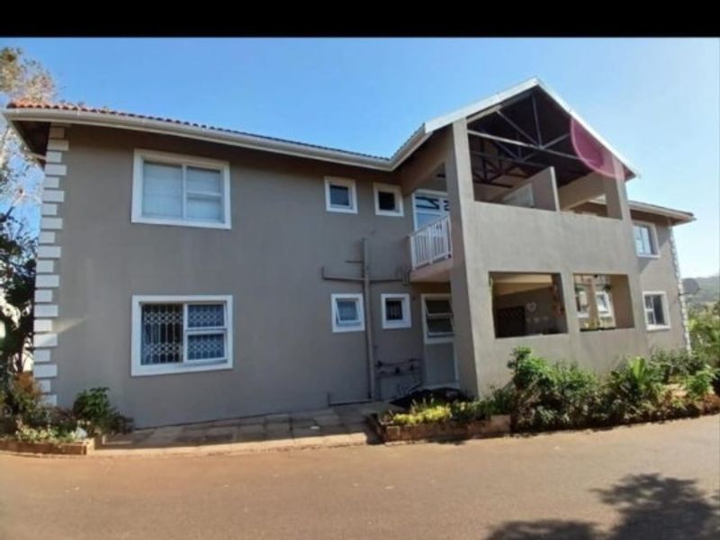 Townhouse For Sale in La Mercy, KwaZulu Natal - Photo 3