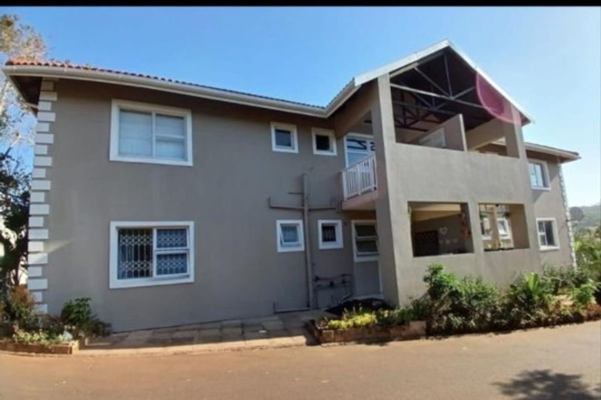 Townhouse For Sale in La Mercy, KwaZulu Natal - Photo 3