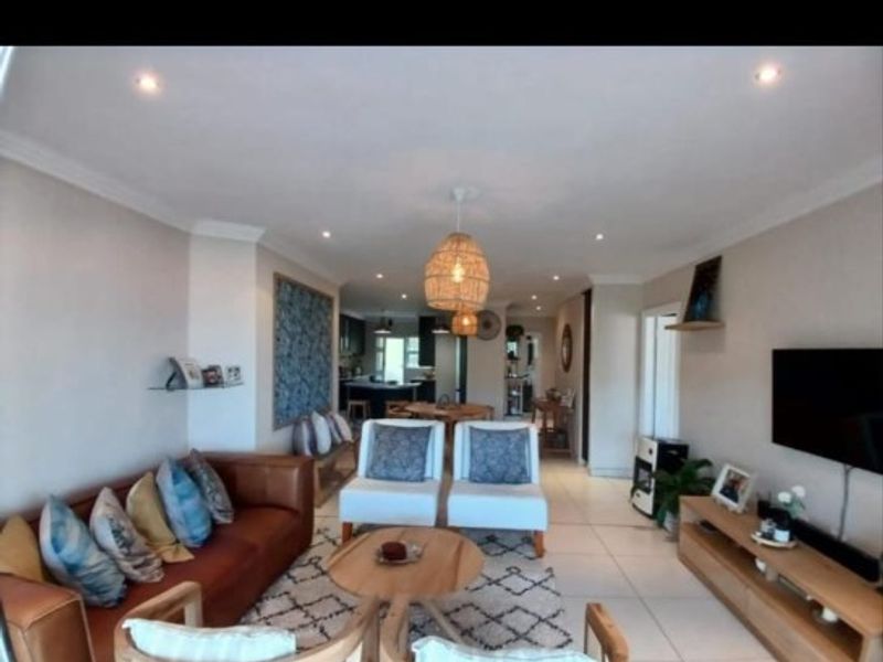Townhouse For Sale in La Mercy, KwaZulu Natal - Photo 4