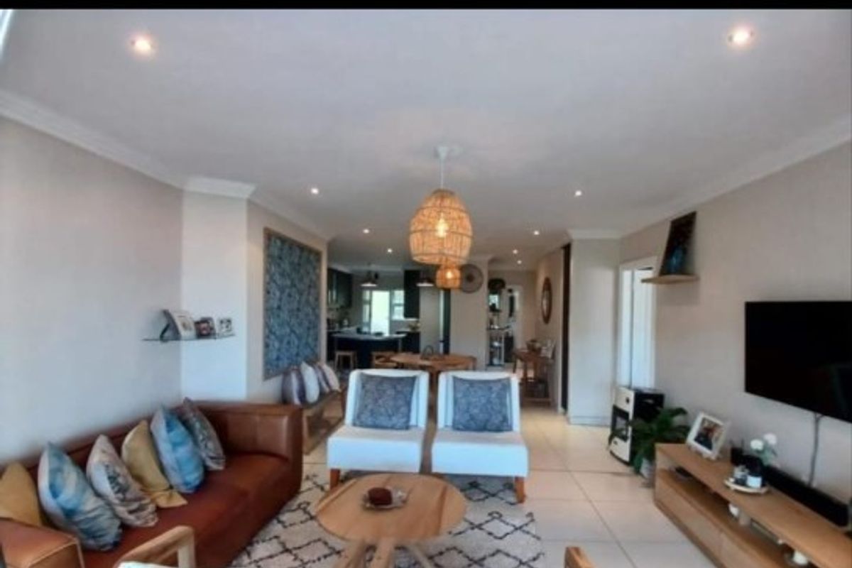 Townhouse For Sale in La Mercy, KwaZulu Natal - Photo 4