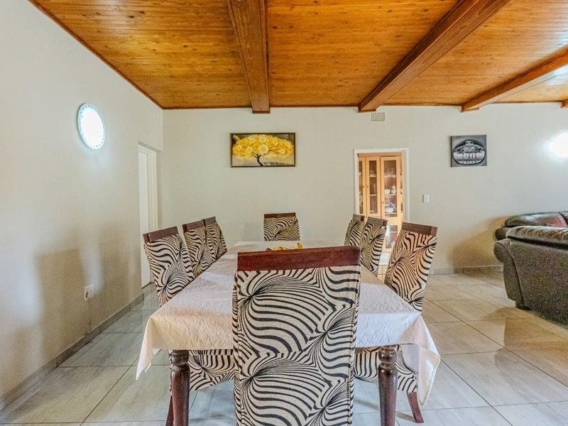 Fantastic opportunity to own a spacious modern 5-bedroom home in sought after area - Photo 2