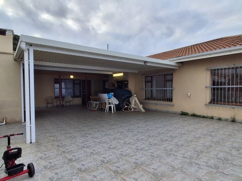 Spectacular Ocean Views Meet Spacious Family Living Today - Photo 2