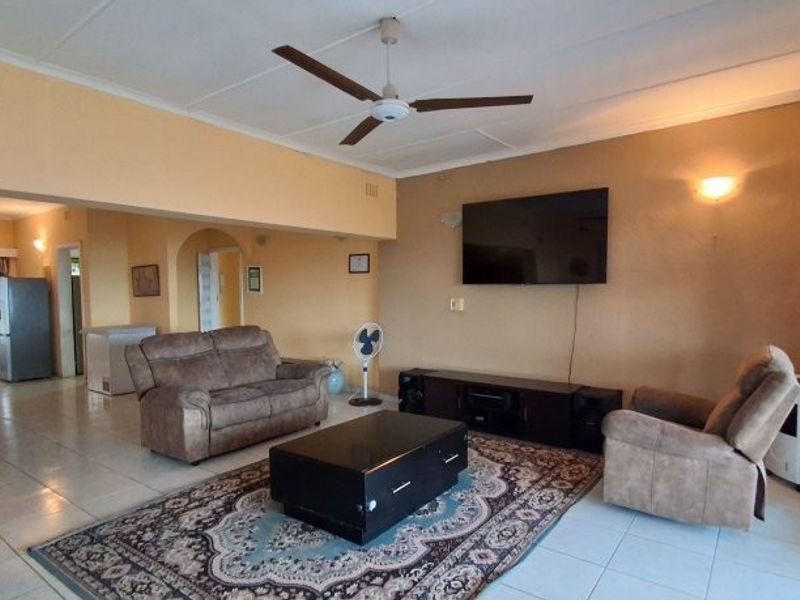 Spectacular Ocean Views Meet Spacious Family Living Today - Photo 9